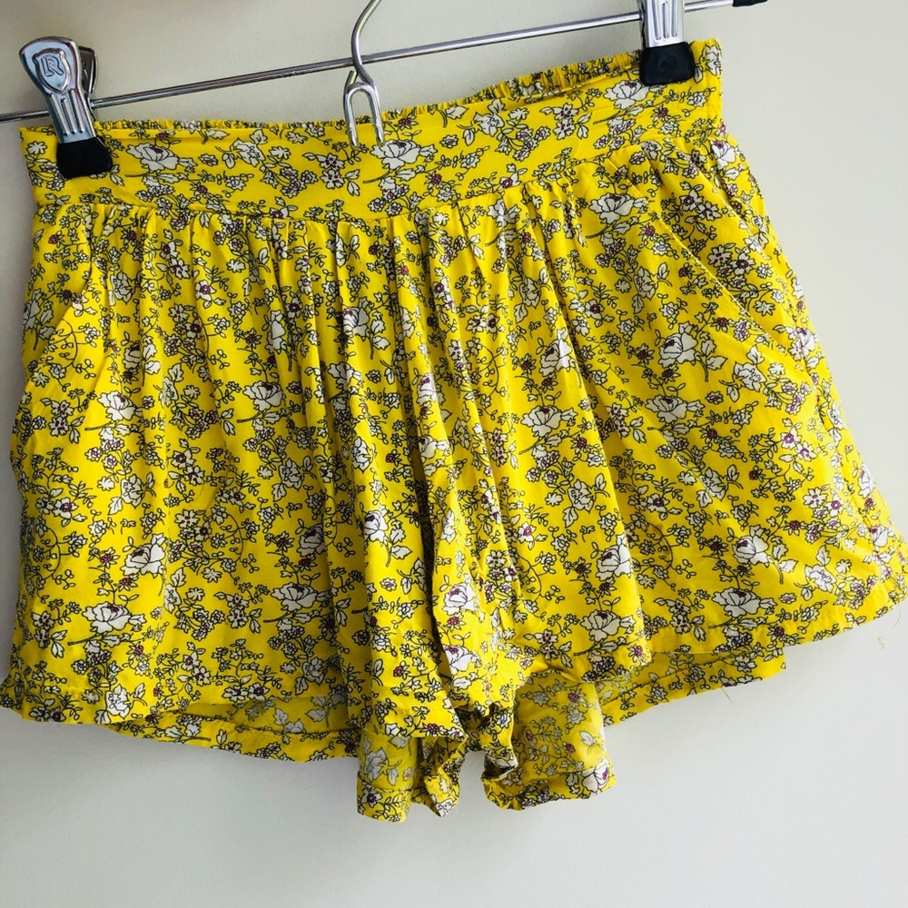Forever 21 Girls Shorts Yellow Floral